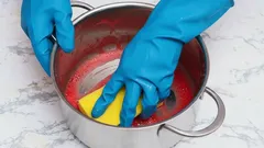 Jak nie stracić ulubionego garnka po przypaleniu konfiturą – praktyczne porady